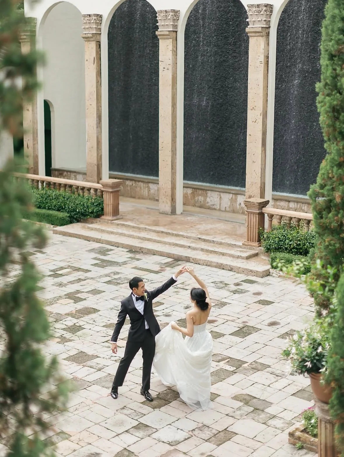 Couple dancing before the Waterwall during an evening reception